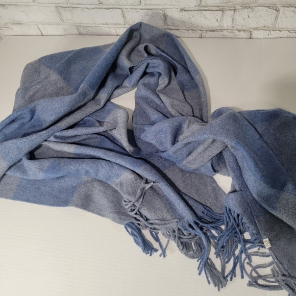 Warm & soft fringe scarf - Picture 8 of 9